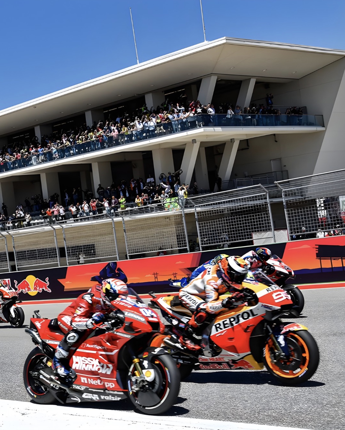 Vista del Circuito Ricardo Tormo en Cheste, un venue ideal para eventos deportivos y experiencias corporativas.