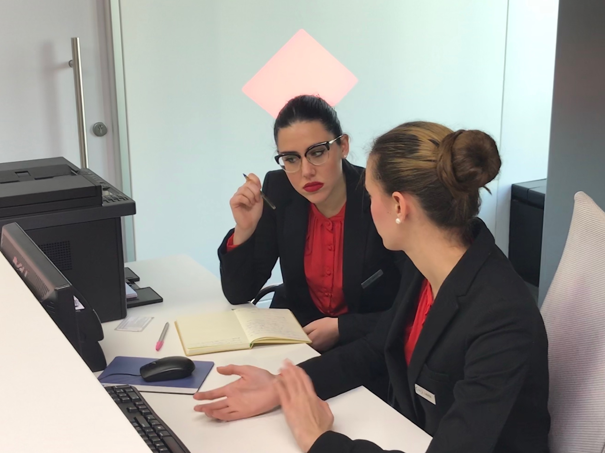 Cómo comportarse en eventos institucionales