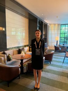 Como ser una buena azafata bilingüe